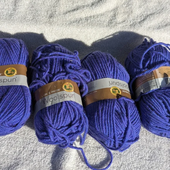 Lion Brand Woolspun Yarn in Orchid ,Purple Blue Blend, 4 New Vintage Skiens - Picture 1 of 10